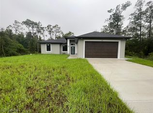 2813 52nd St SW, Lehigh Acres, FL 33976
