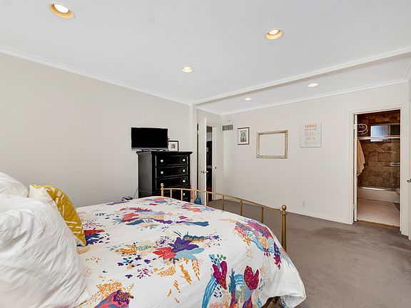 4th image of 14934 Dickens St APT 9
