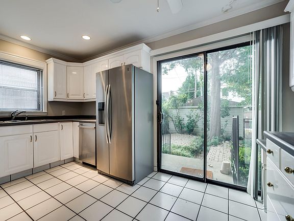 3rd image of 3129 Mockingbird Ln