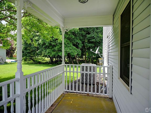 5th image of 4 Newton Ct