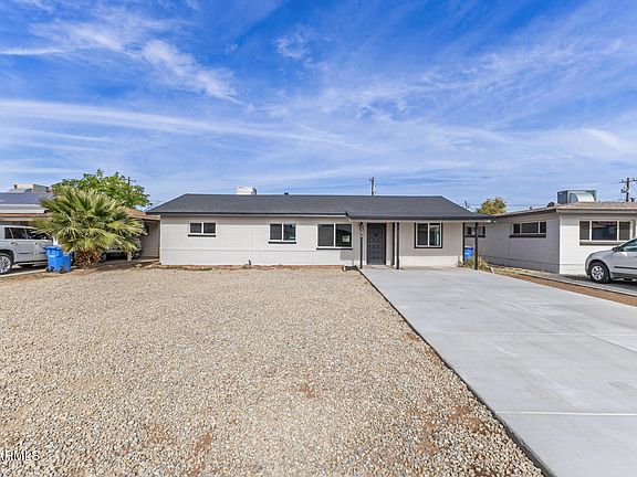 3rd image of 1906 E ALMERIA Road