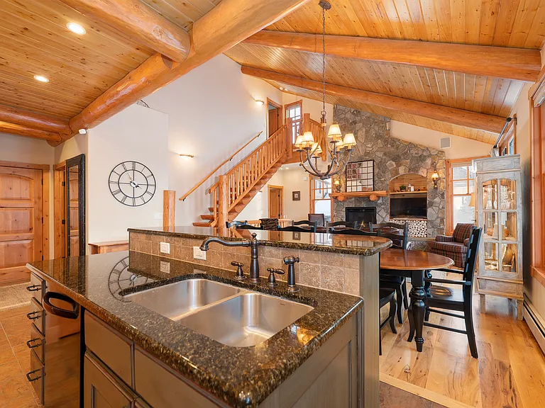 505 N Lupine Ln — Photo 3