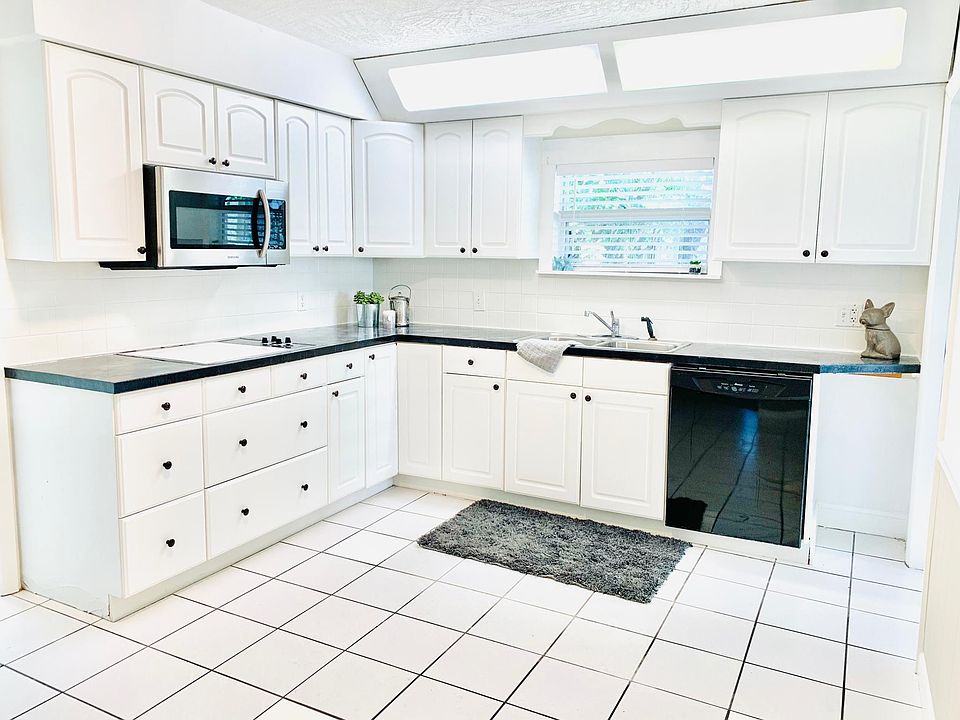 1st image of 4530 Venetian Blvd NE #B