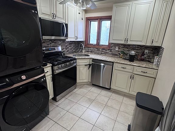 2nd image of 481 Genesee Ave Floor 1