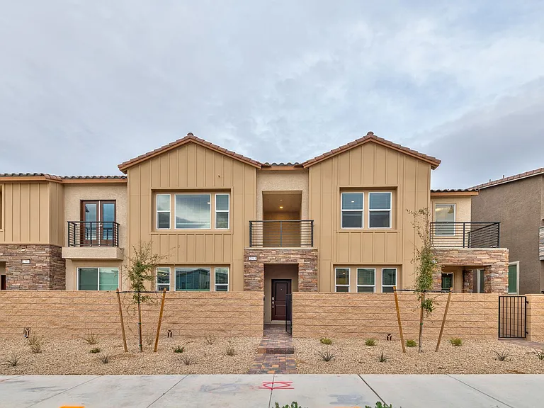2553 Venetia Pointe St — Photo 1