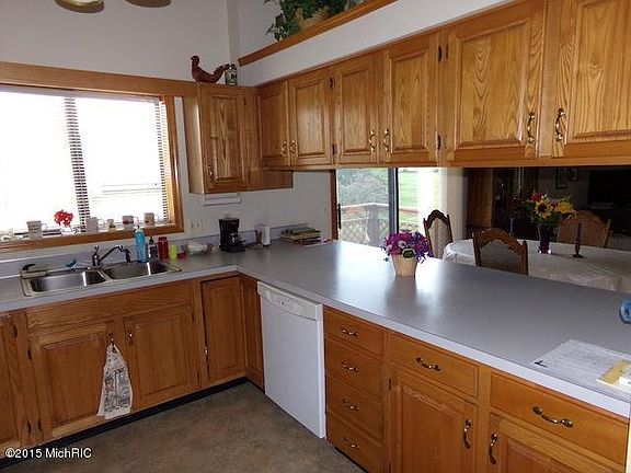 3rd image of 2250 Southgate Dr SE