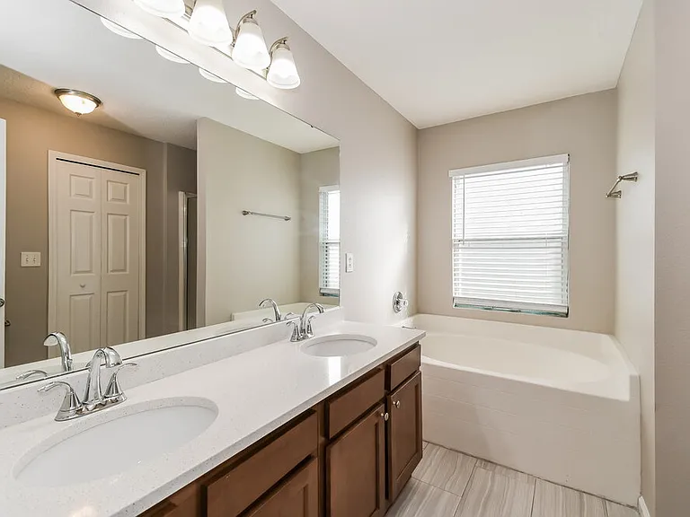 10304 Normanwood Ct — Photo 12