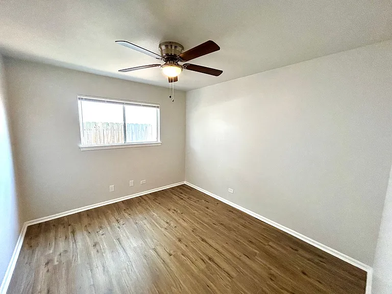 116 Roundtree Dr — Photo 9