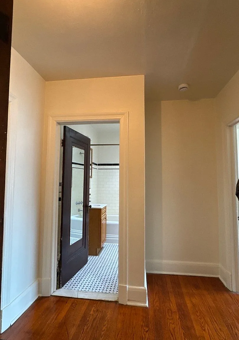 1 Bedroom 1 Bath Apt. On Top Floor Of Town Home — Photo 4