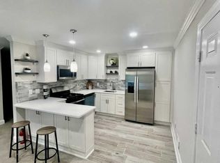 136 Raintree Ln, Mahwah, NJ 07430