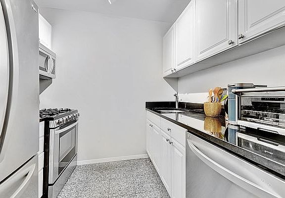 5th image of 170 E 87th St APT W4f
