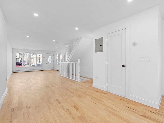 4th image of 5516 Avenue M #A