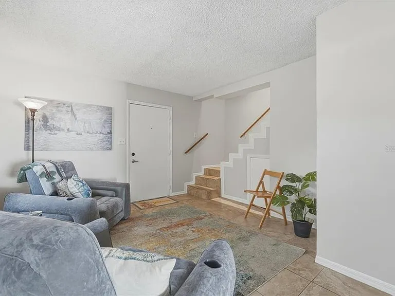 740 E Pearl St #E — Photo 3
