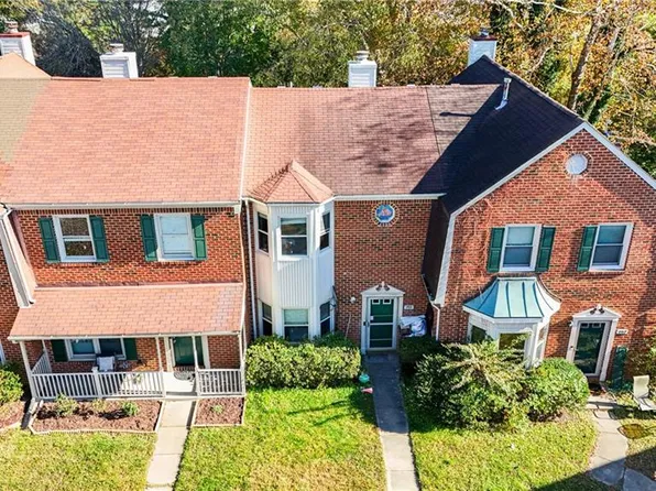 705 Creekside Cres, Chesapeake, VA 23320