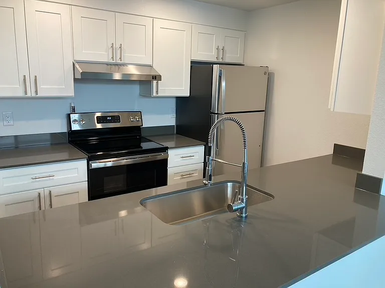 Interlake Place — Photo 19