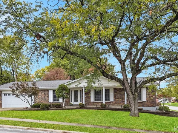 607 N Duchesne Dr, Saint Charles, MO 63301