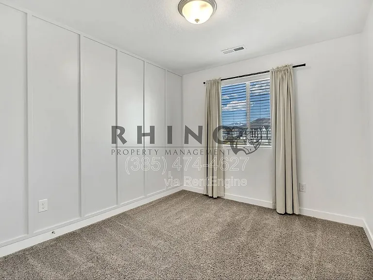 880 N Herman Dr — Photo 16