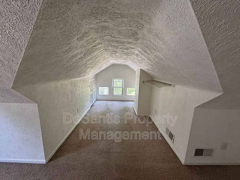215 Spencer Ave #UPPER — Photo 22
