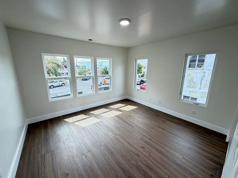 3 Bed 2 Bath Apartment, New Construction In Cleveland Heights (With Garage) — Photo 7