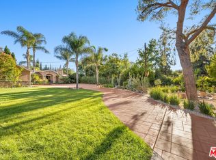 22910 Collins St, Woodland Hills, CA 91367