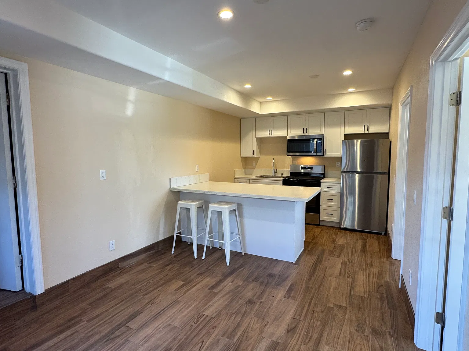 2 bed, 400 sqft, $2,500 — Photo 1