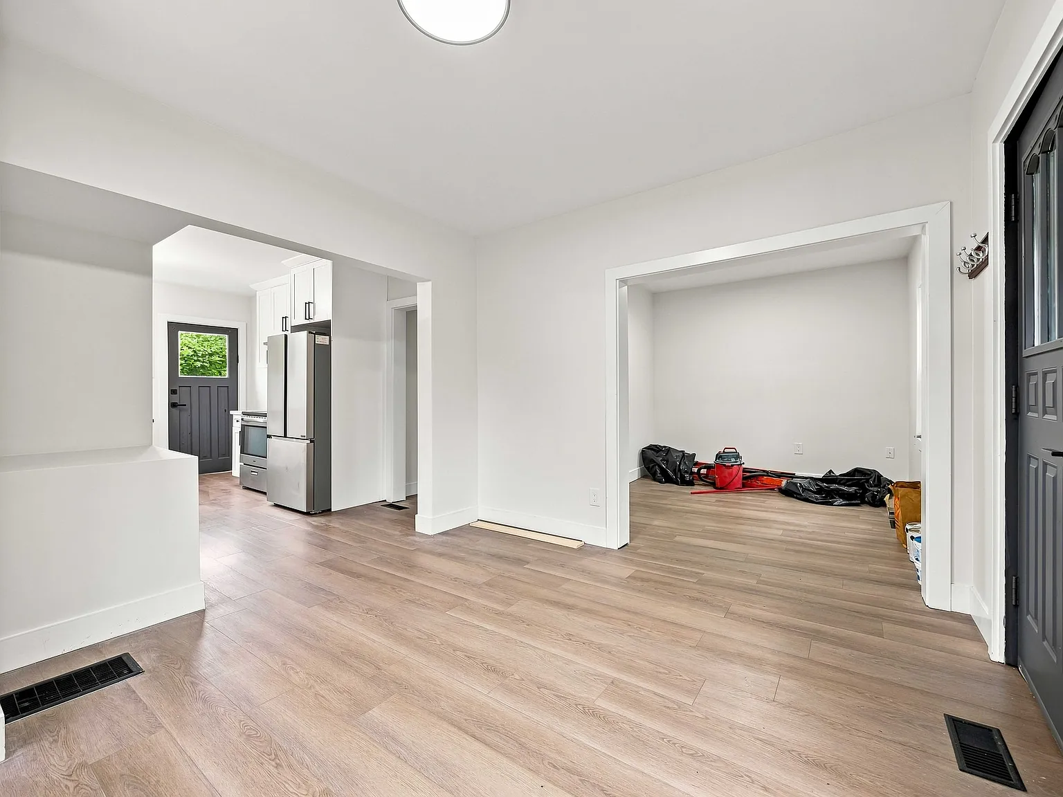 138 Sutton, Sarnia - - — Photo 4