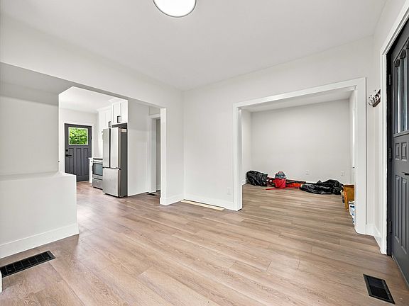 4th image of 138 Sutton St #1