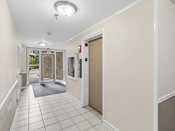 3rd image of 5450 Astor Ln APT 210