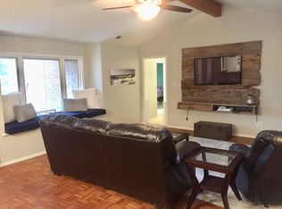 112 Cottonwood St, Uvalde, TX 78801