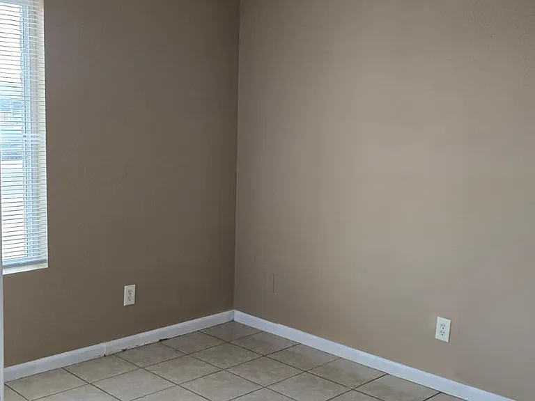 8437 W Roma Ave — Photo 13