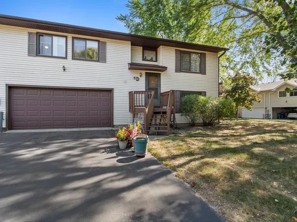 5 Golden Oak Dr #D, Circle Pines, MN 55014