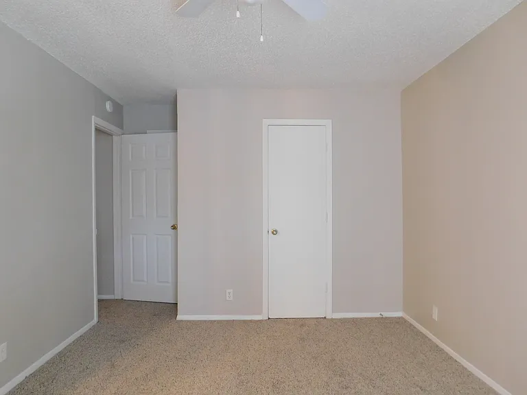 1915 Kingswood Ct — Photo 19