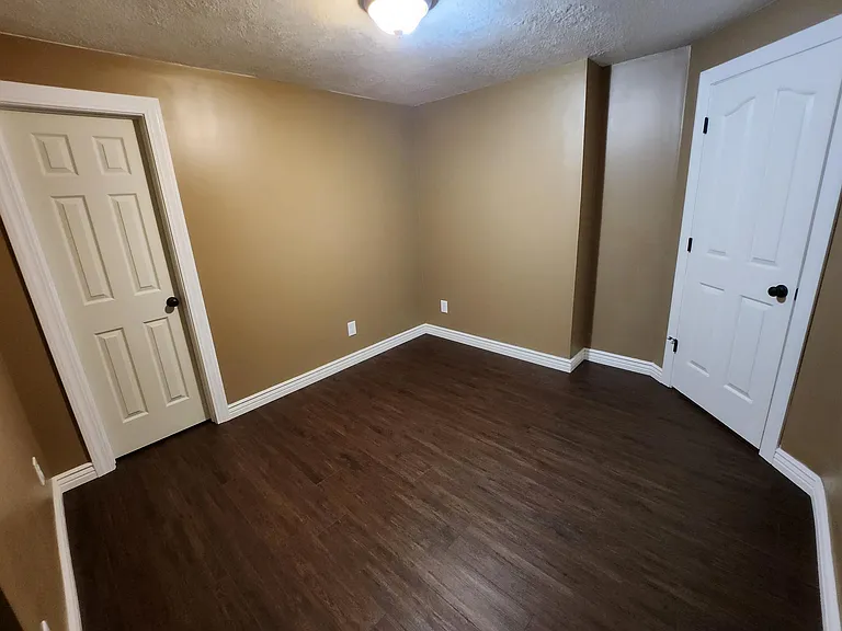 801 S Cranbrook Cir — Photo 25