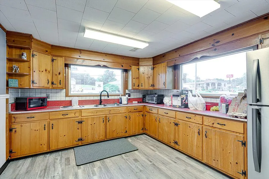 3 bed, 1340 sqft, $2,300 — Photo 2