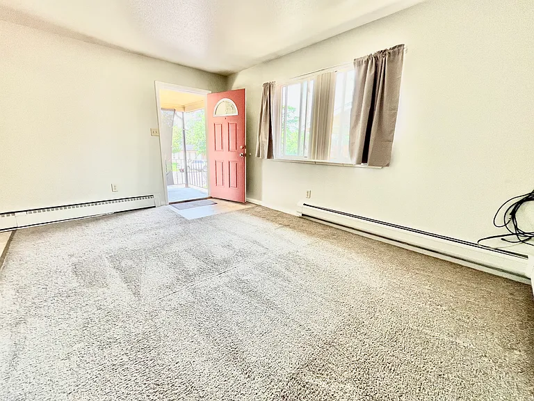 244 Laurel St — Photo 3