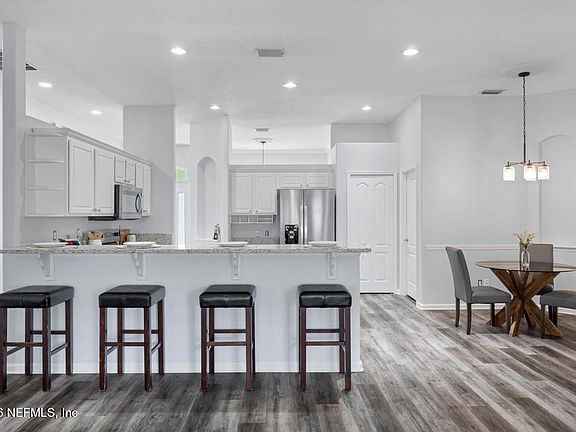 5th image of 8097 LEAFCREST Drive