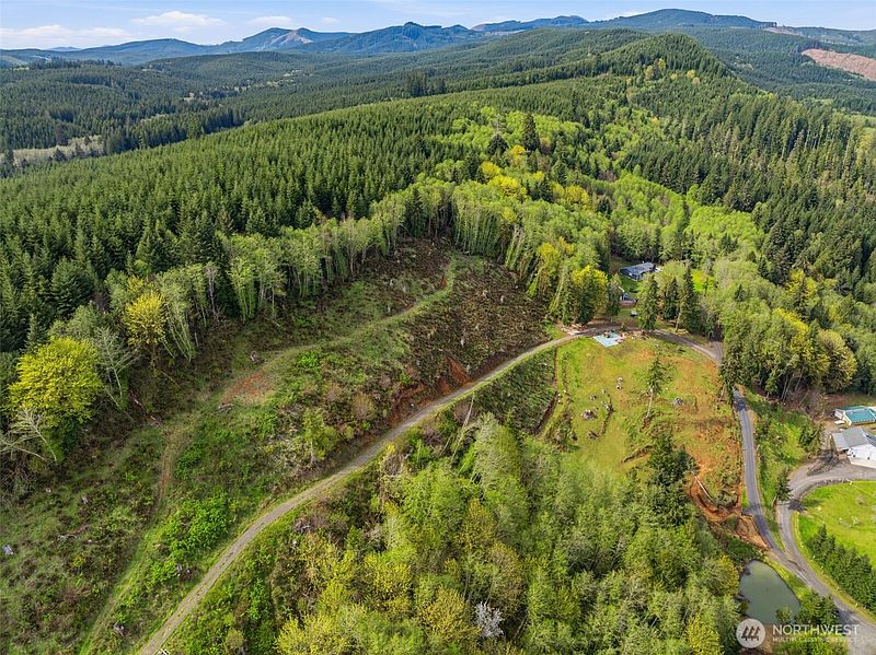 4th image of 505 Apple Creek