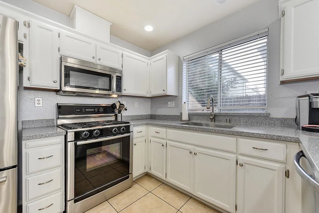 6336 Laguna Mirage Ln photo 1
