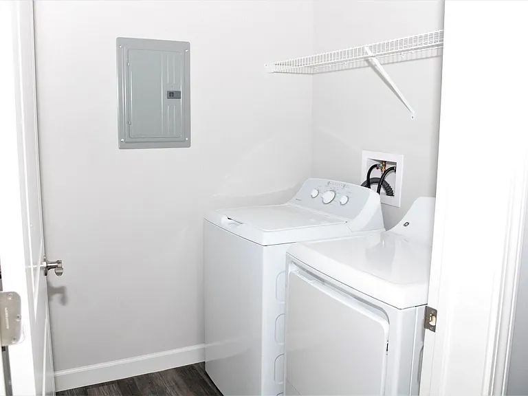 Sugar Creek Apartments — Photo 24
