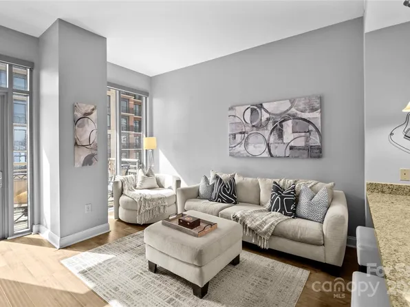 701 Royal Ct #805, Charlotte, NC 28202