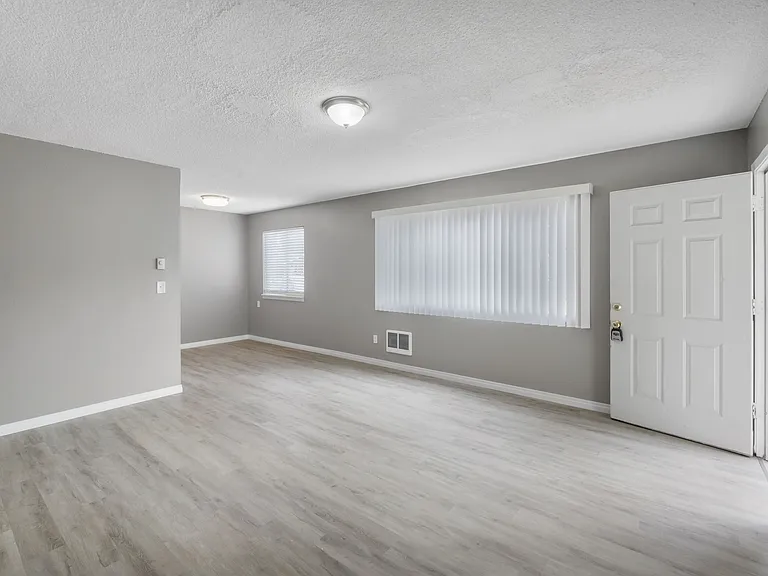 South Pacific Apartments — Photo 42
