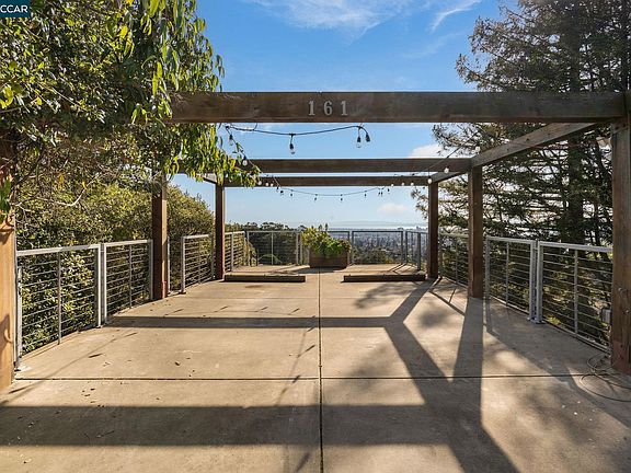 3rd image of 161 Panoramic Way