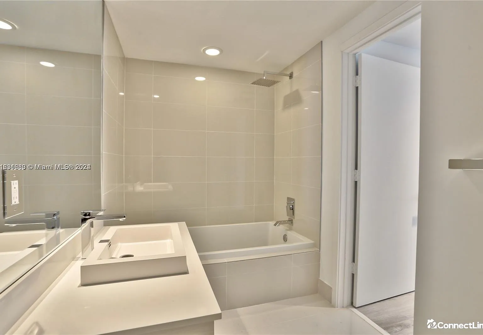 1 bed, 1.0 bath, $3,800 — Photo 2