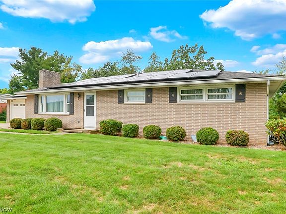 3rd image of 1351 Maple Heights Ln