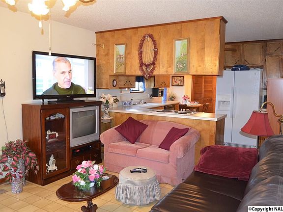 3rd image of 506 Hannah Ave SE