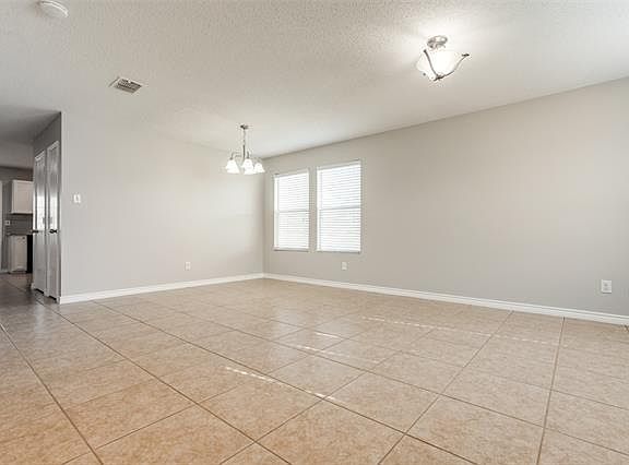3rd image of 2705 Peach Dr