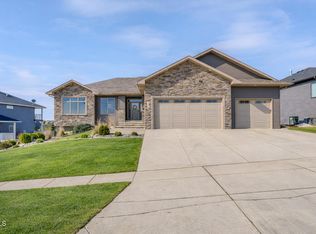 3616 Valley Dr, Bismarck, ND 58503