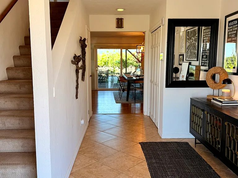 Tile entry hall leading to kitchen and livingroom.
