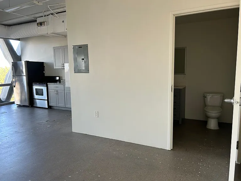 2404 Wilshire Blvd #7E — Photo 8