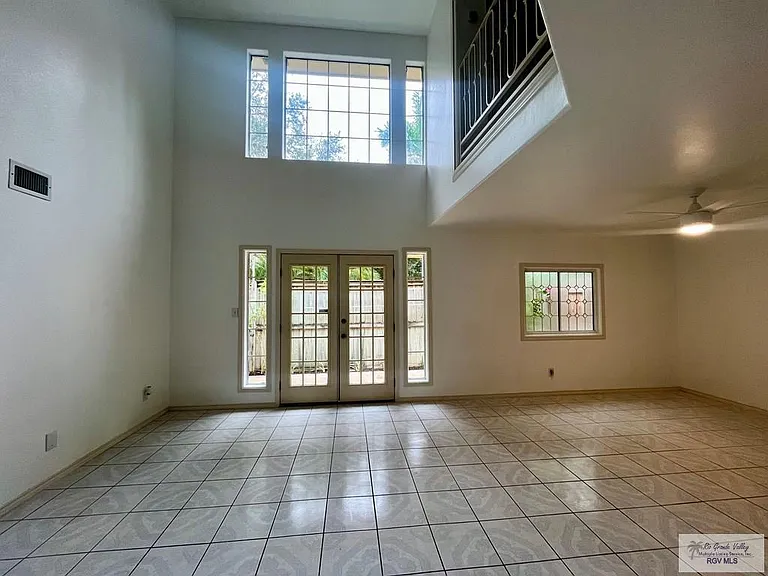 150 Country Club Rd #A-2 — Photo 3